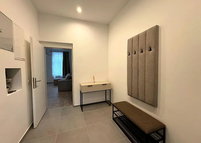 Bright Rooms, 6 Minutes To Metro U3 Apartment Vienna